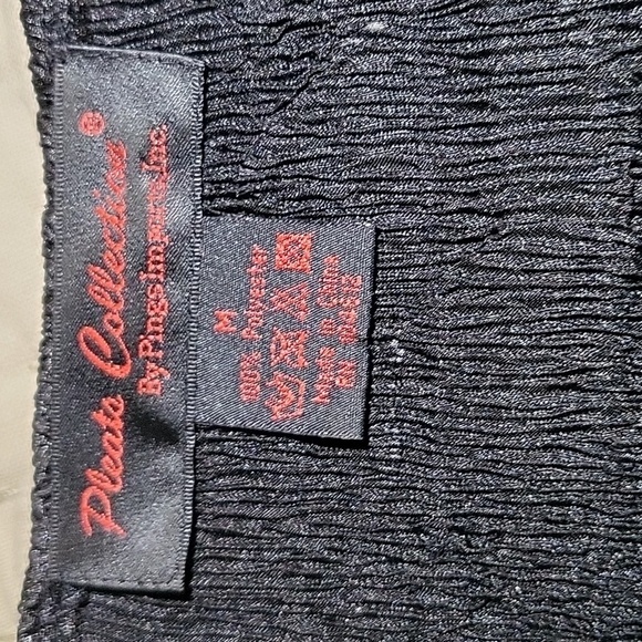 Pleats Collection Black Strecthy Blouse Womens Size Medium - Picture 8 of 8